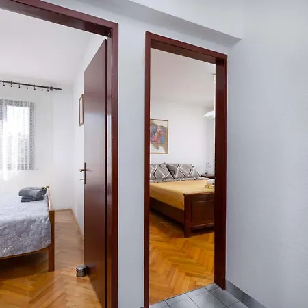 Apartment Mirjana